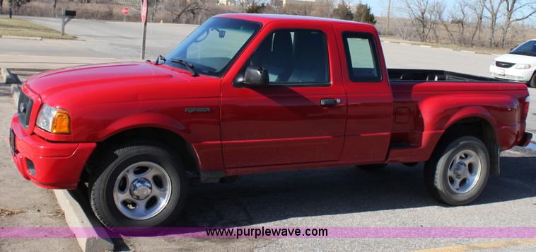 image for item B8744 2004 Ford Ranger supercab pickup truck