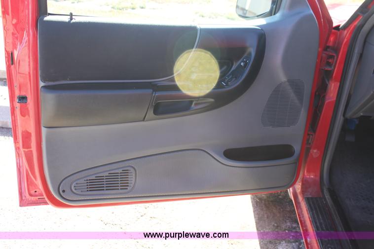 image for item B8744 2004 Ford Ranger supercab pickup truck