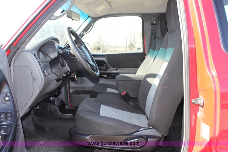 image for item B8744 2004 Ford Ranger supercab pickup truck