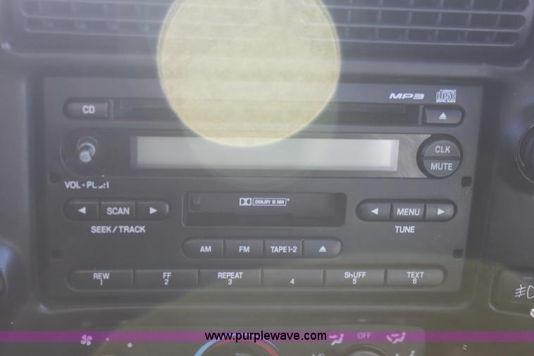 image for item B8744 2004 Ford Ranger supercab pickup truck