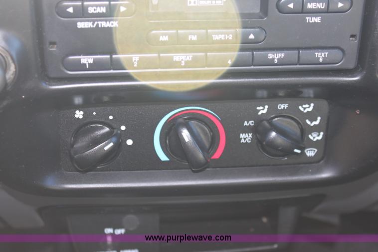 image for item B8744 2004 Ford Ranger supercab pickup truck