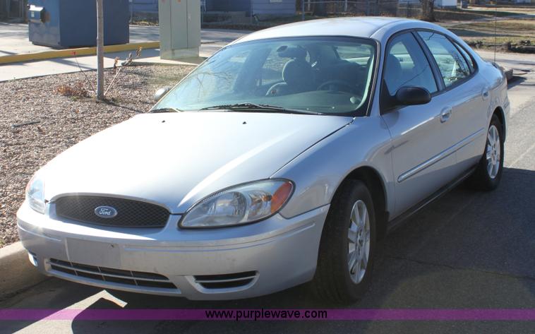 image for item B8745 2006 Ford Taurus SE