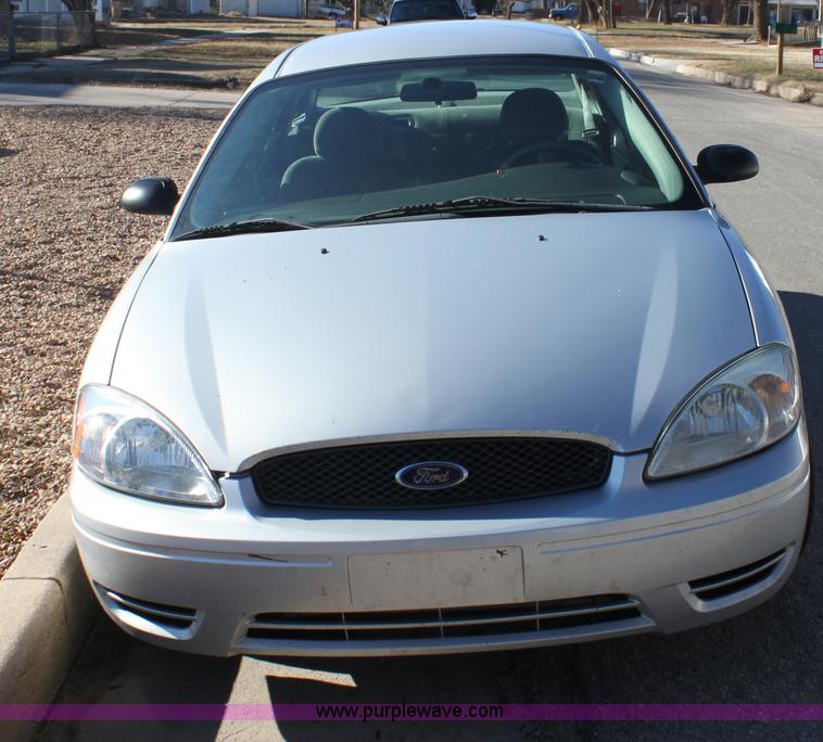 image for item B8745 2006 Ford Taurus SE