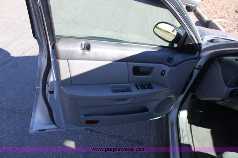 image for item B8745 2006 Ford Taurus SE