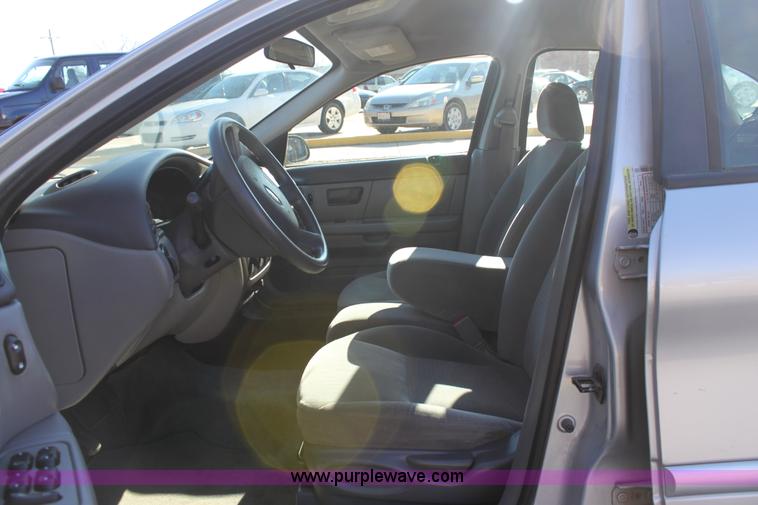 image for item B8745 2006 Ford Taurus SE