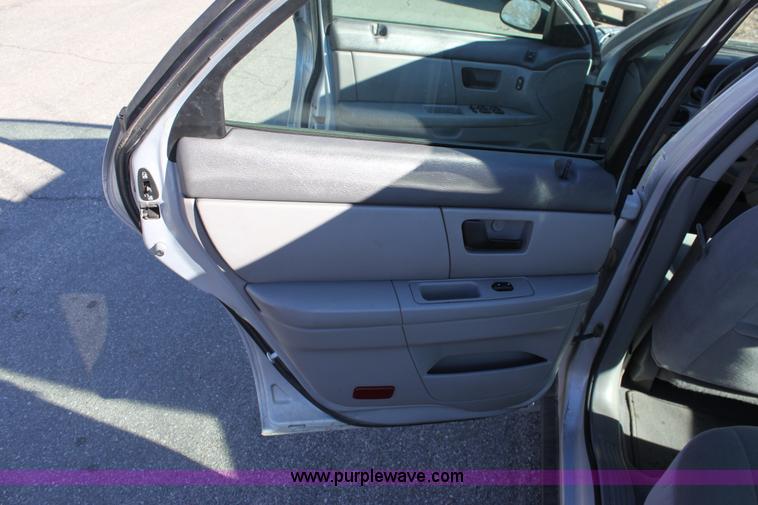 image for item B8745 2006 Ford Taurus SE