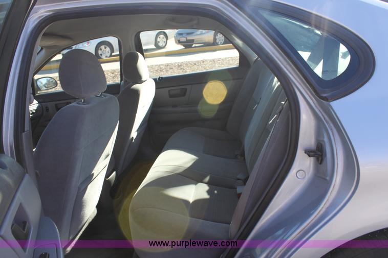 image for item B8745 2006 Ford Taurus SE