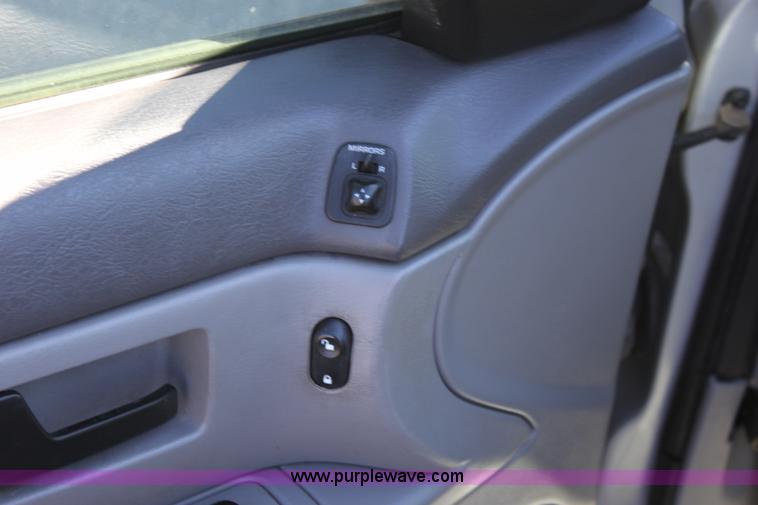 image for item B8745 2006 Ford Taurus SE