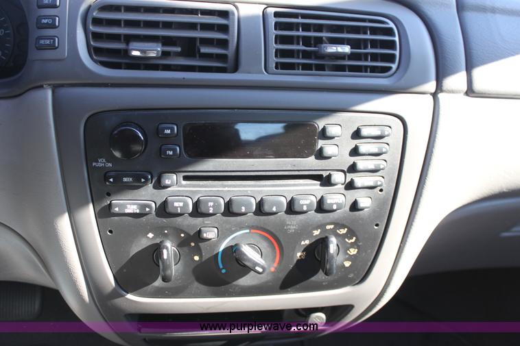 image for item B8745 2006 Ford Taurus SE