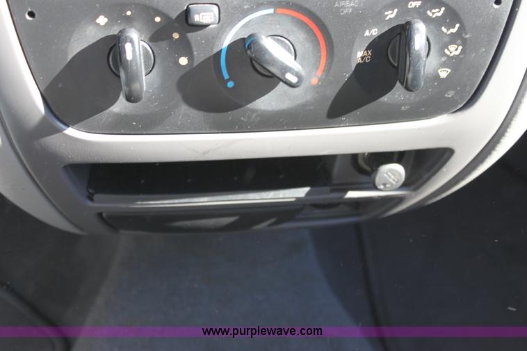 image for item B8745 2006 Ford Taurus SE