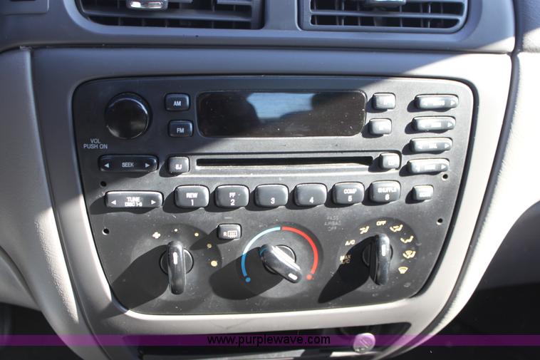 image for item B8745 2006 Ford Taurus SE