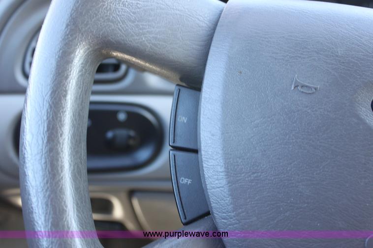 image for item B8745 2006 Ford Taurus SE