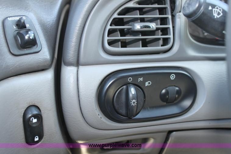 image for item B8745 2006 Ford Taurus SE