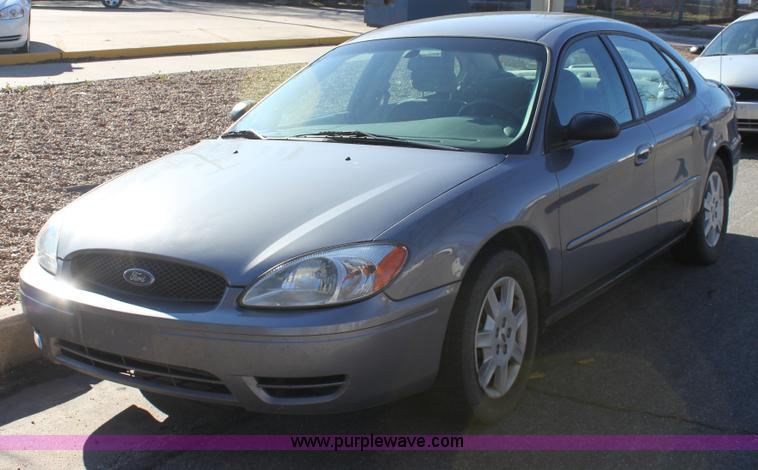 image for item B8746 2007 Ford Taurus SE