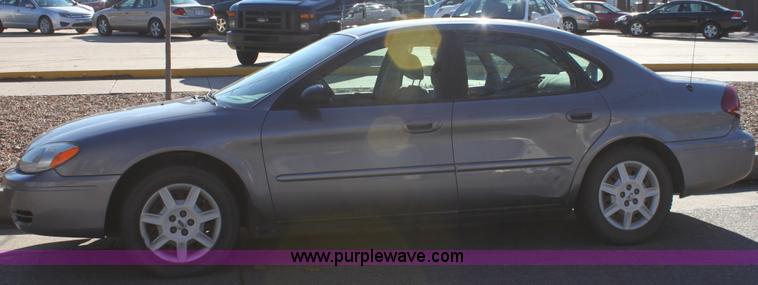 image for item B8746 2007 Ford Taurus SE