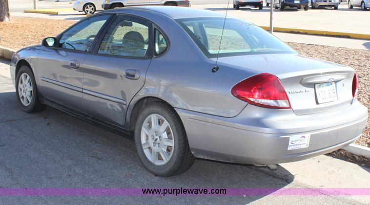 image for item B8746 2007 Ford Taurus SE