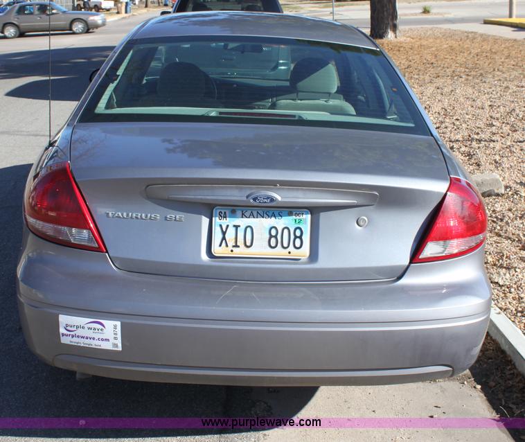 image for item B8746 2007 Ford Taurus SE