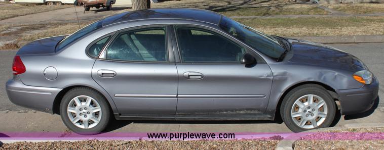 image for item B8746 2007 Ford Taurus SE