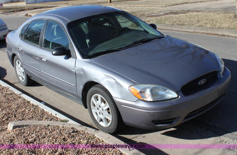 image for item B8746 2007 Ford Taurus SE
