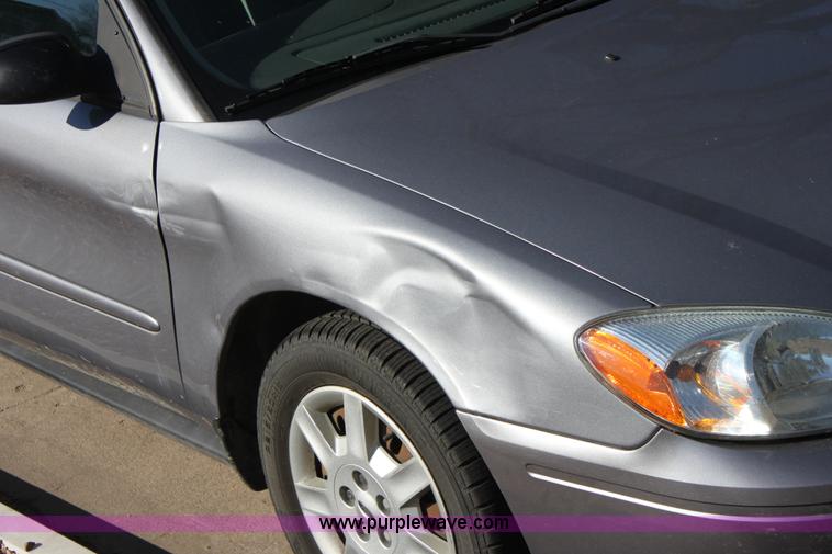 image for item B8746 2007 Ford Taurus SE