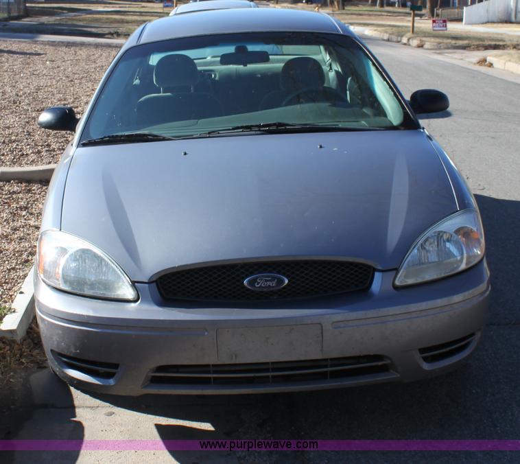 image for item B8746 2007 Ford Taurus SE