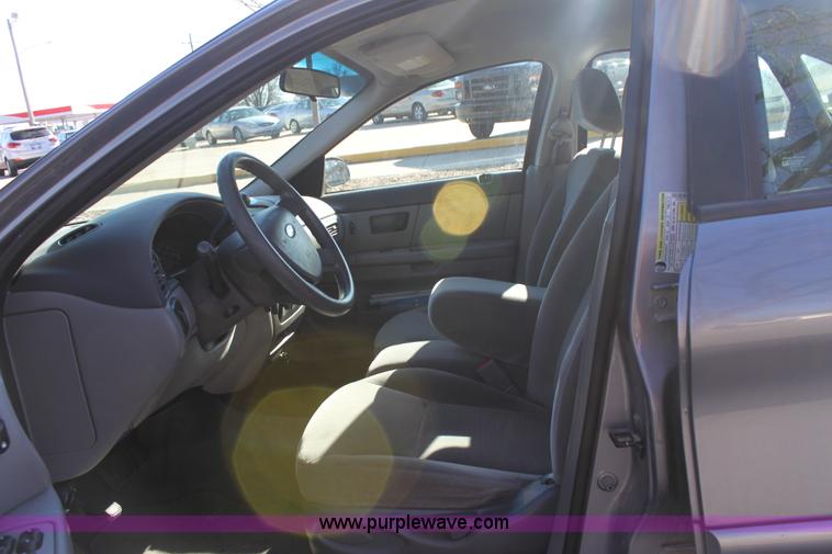 image for item B8746 2007 Ford Taurus SE