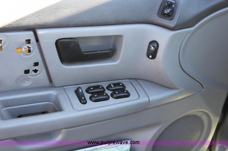 image for item B8746 2007 Ford Taurus SE