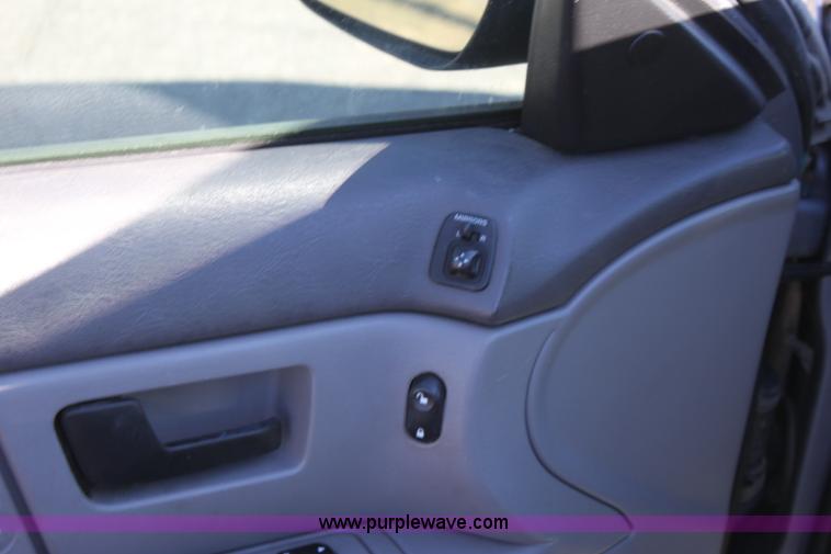 image for item B8746 2007 Ford Taurus SE