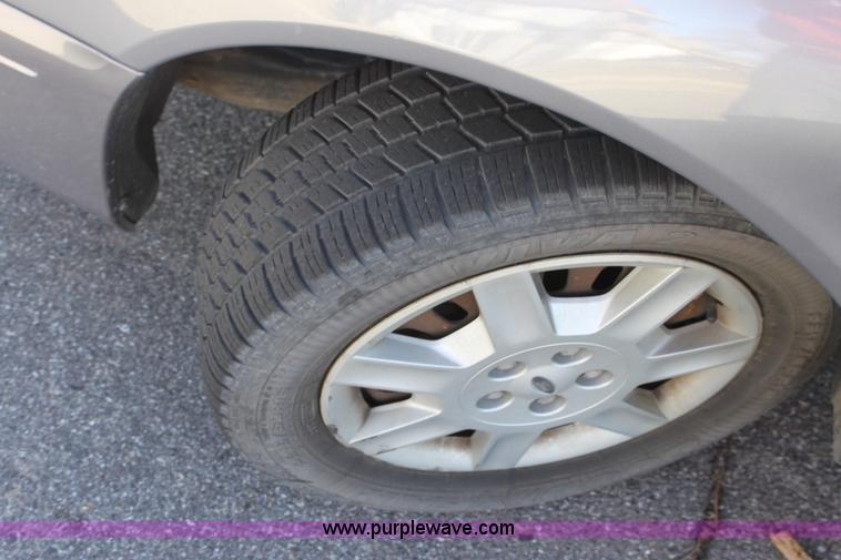 image for item B8746 2007 Ford Taurus SE