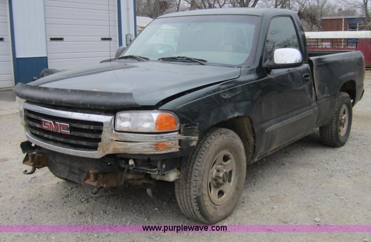 image for item C5258 2004 GMC Sierra 1500 pickup truck