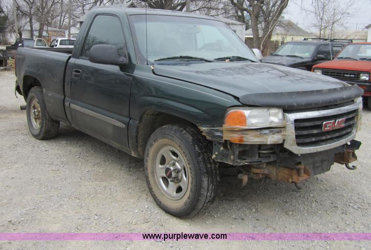 image for item C5258 2004 GMC Sierra 1500 pickup truck