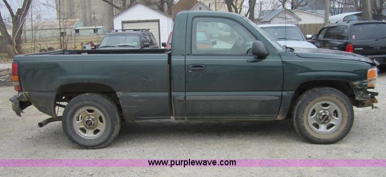 image for item C5258 2004 GMC Sierra 1500 pickup truck