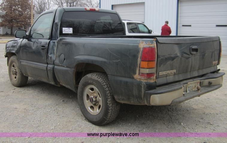 image for item C5258 2004 GMC Sierra 1500 pickup truck