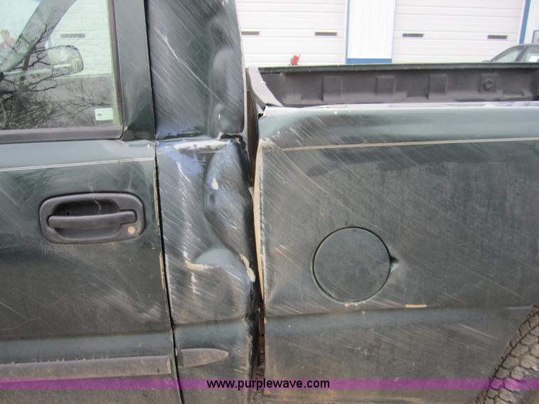 image for item C5258 2004 GMC Sierra 1500 pickup truck