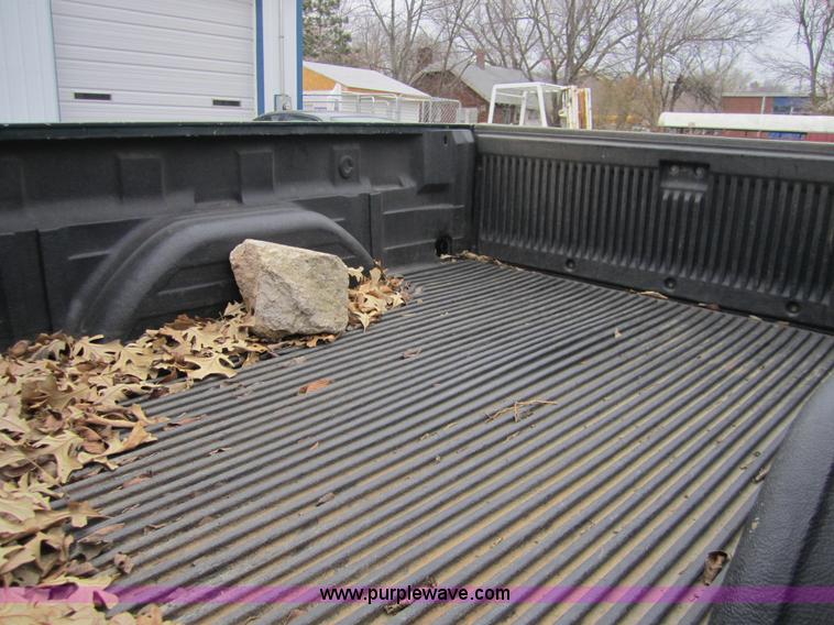 image for item C5258 2004 GMC Sierra 1500 pickup truck