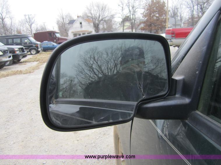 image for item C5258 2004 GMC Sierra 1500 pickup truck