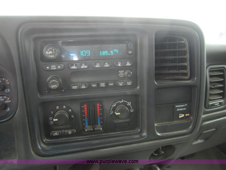 image for item C5258 2004 GMC Sierra 1500 pickup truck