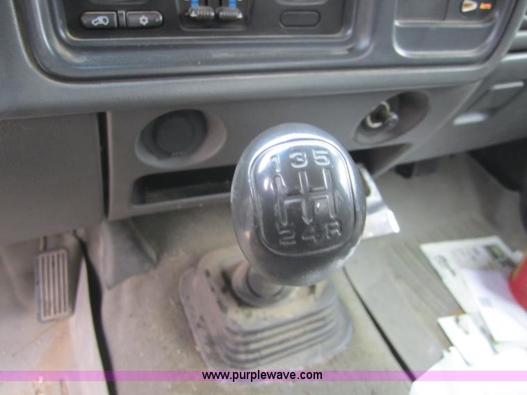 image for item C5258 2004 GMC Sierra 1500 pickup truck