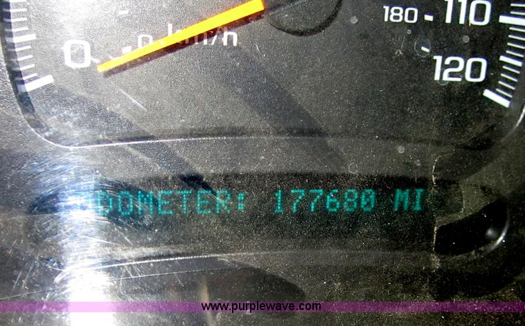 image for item C5258 2004 GMC Sierra 1500 pickup truck