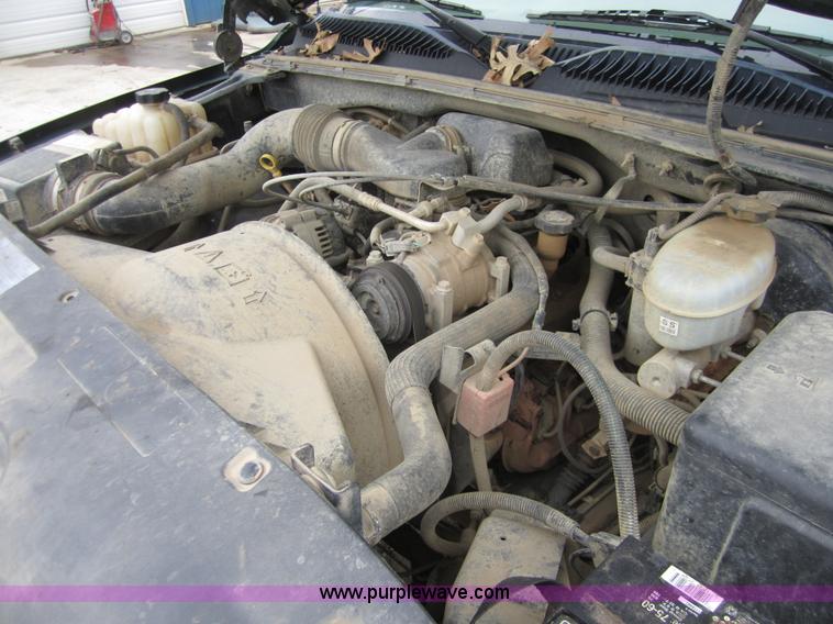 image for item C5258 2004 GMC Sierra 1500 pickup truck