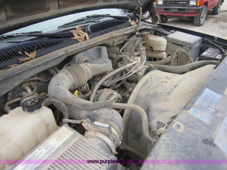 image for item C5258 2004 GMC Sierra 1500 pickup truck