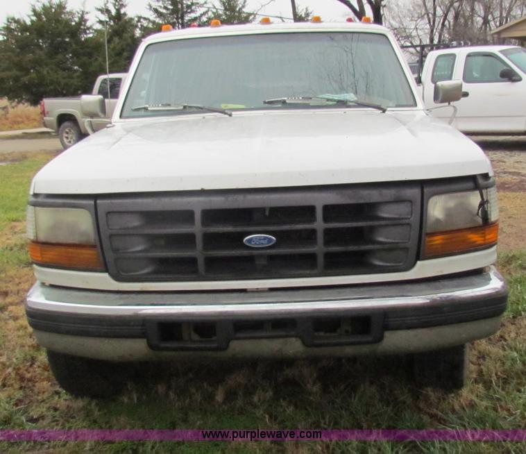 image for item D9115 1997 Ford F350 XL crew cab pickup truck