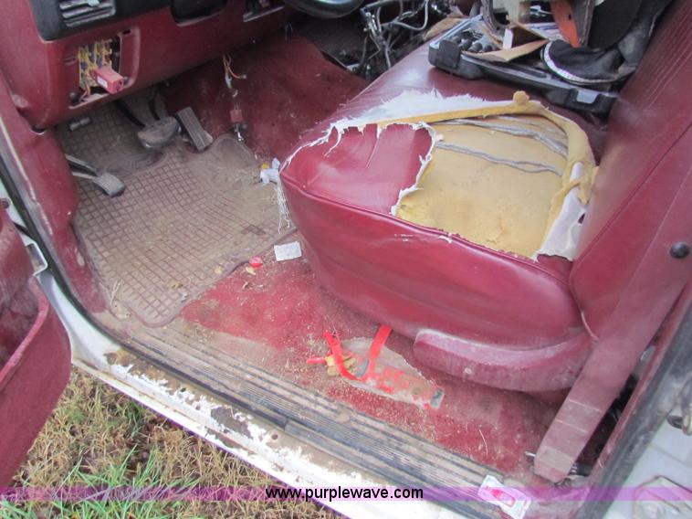 image for item D9115 1997 Ford F350 XL crew cab pickup truck