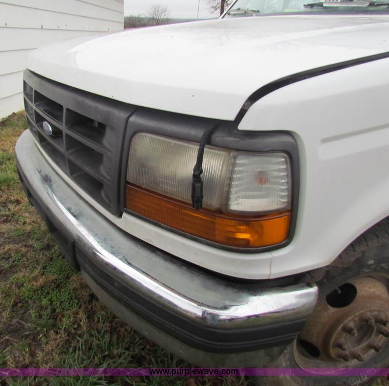 image for item D9115 1997 Ford F350 XL crew cab pickup truck