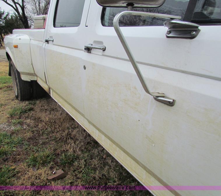 image for item D9115 1997 Ford F350 XL crew cab pickup truck