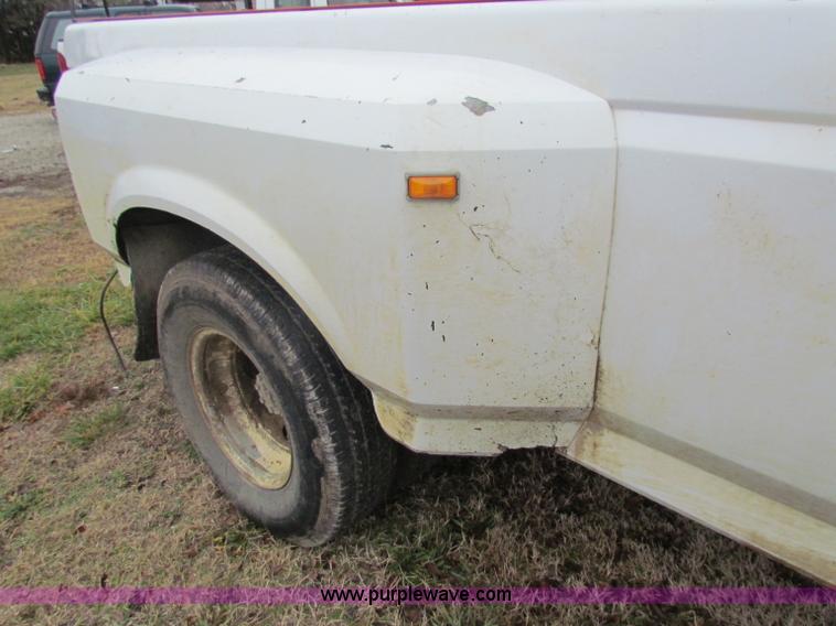 image for item D9115 1997 Ford F350 XL crew cab pickup truck