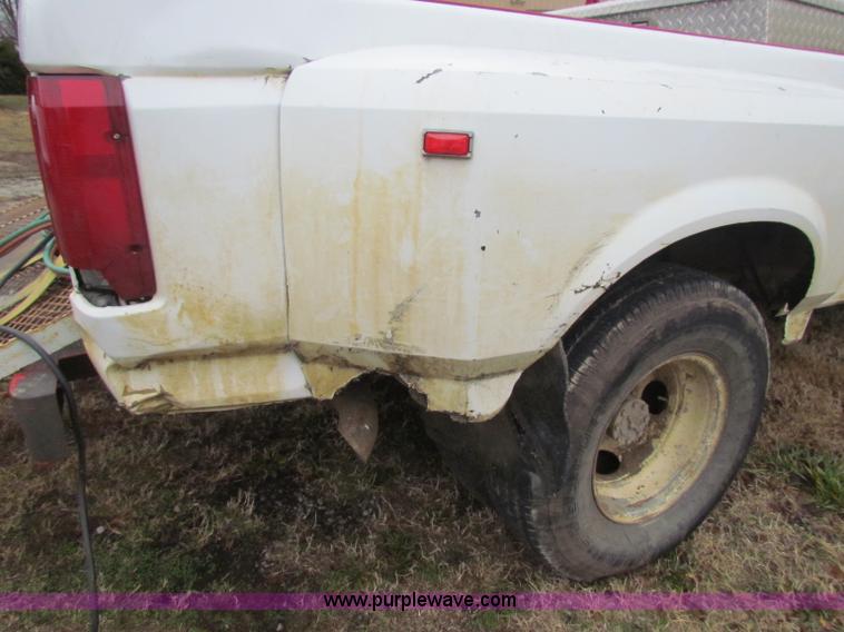 image for item D9115 1997 Ford F350 XL crew cab pickup truck