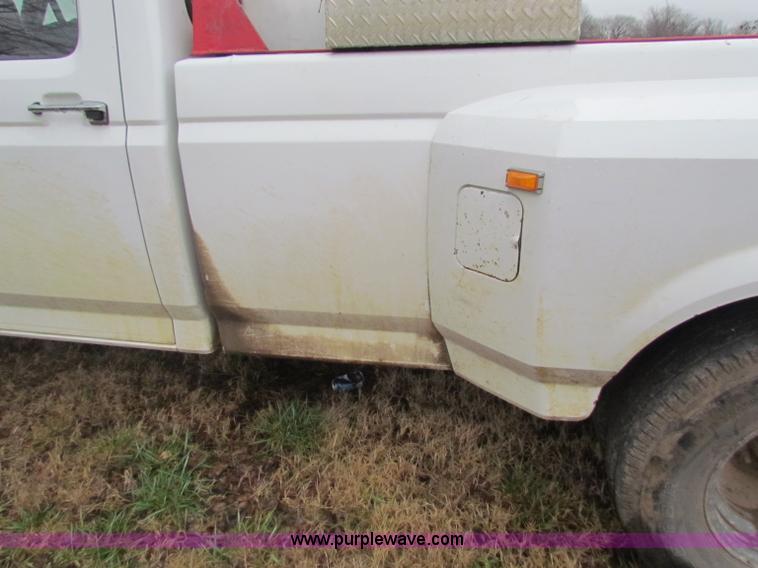 image for item D9115 1997 Ford F350 XL crew cab pickup truck