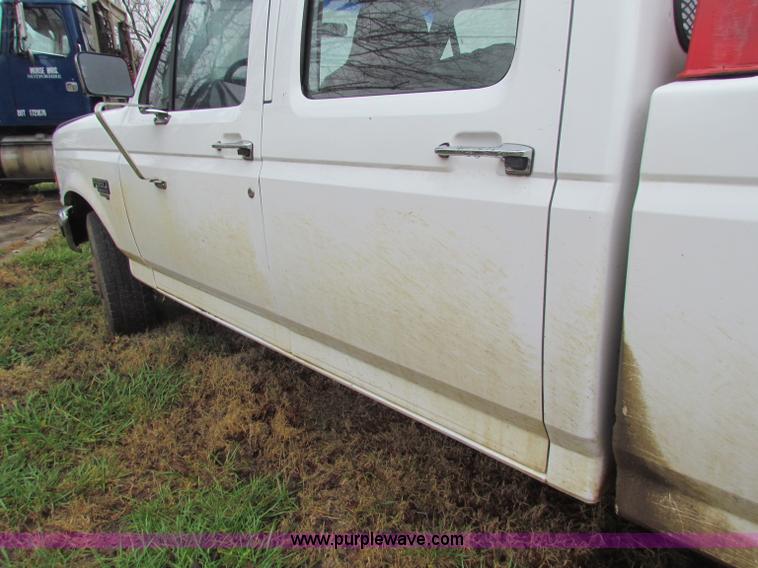 image for item D9115 1997 Ford F350 XL crew cab pickup truck
