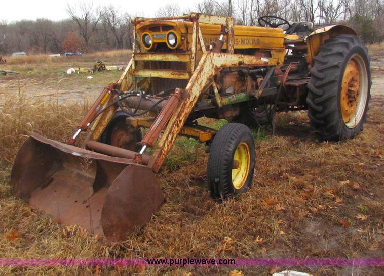 image for item D9117 Minneapolis Moline 336-4 tractor with loader